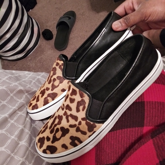 Shoes - Picture 5 of 6